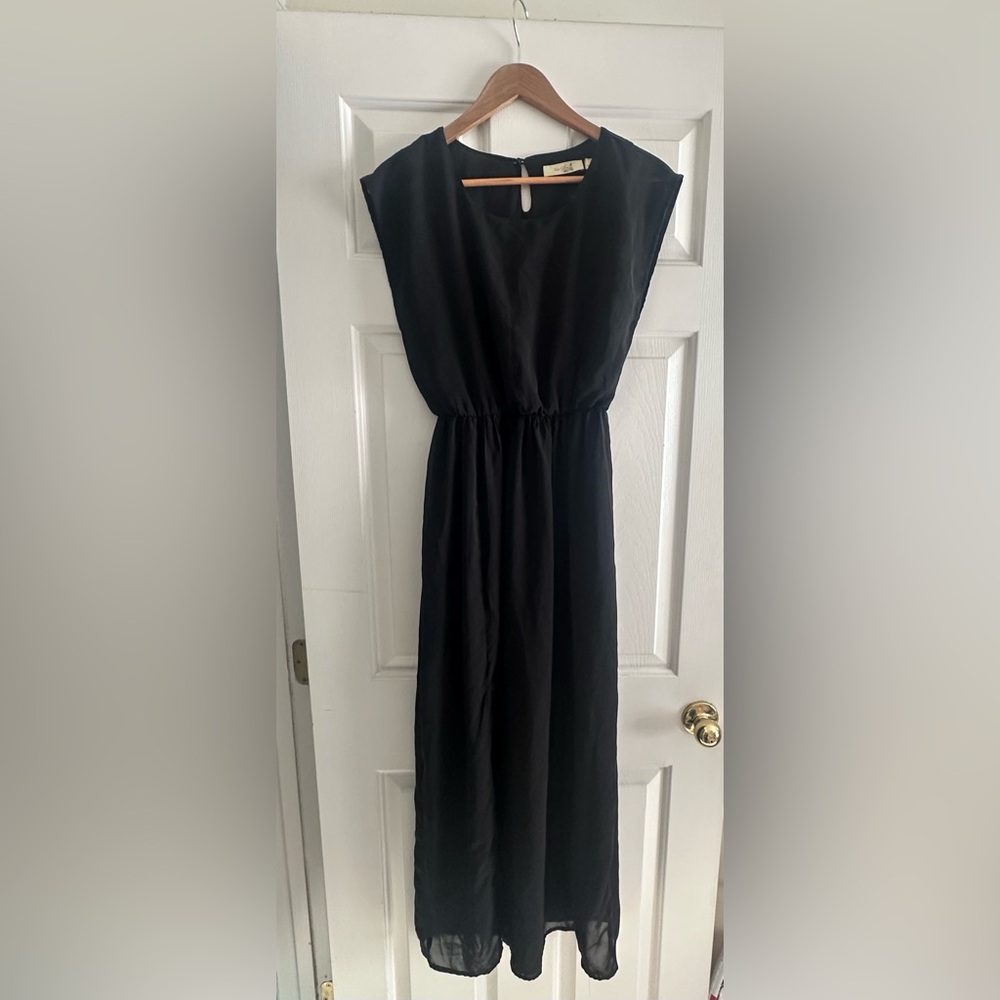Classic Black Women's Sleeveless Maxi Dress